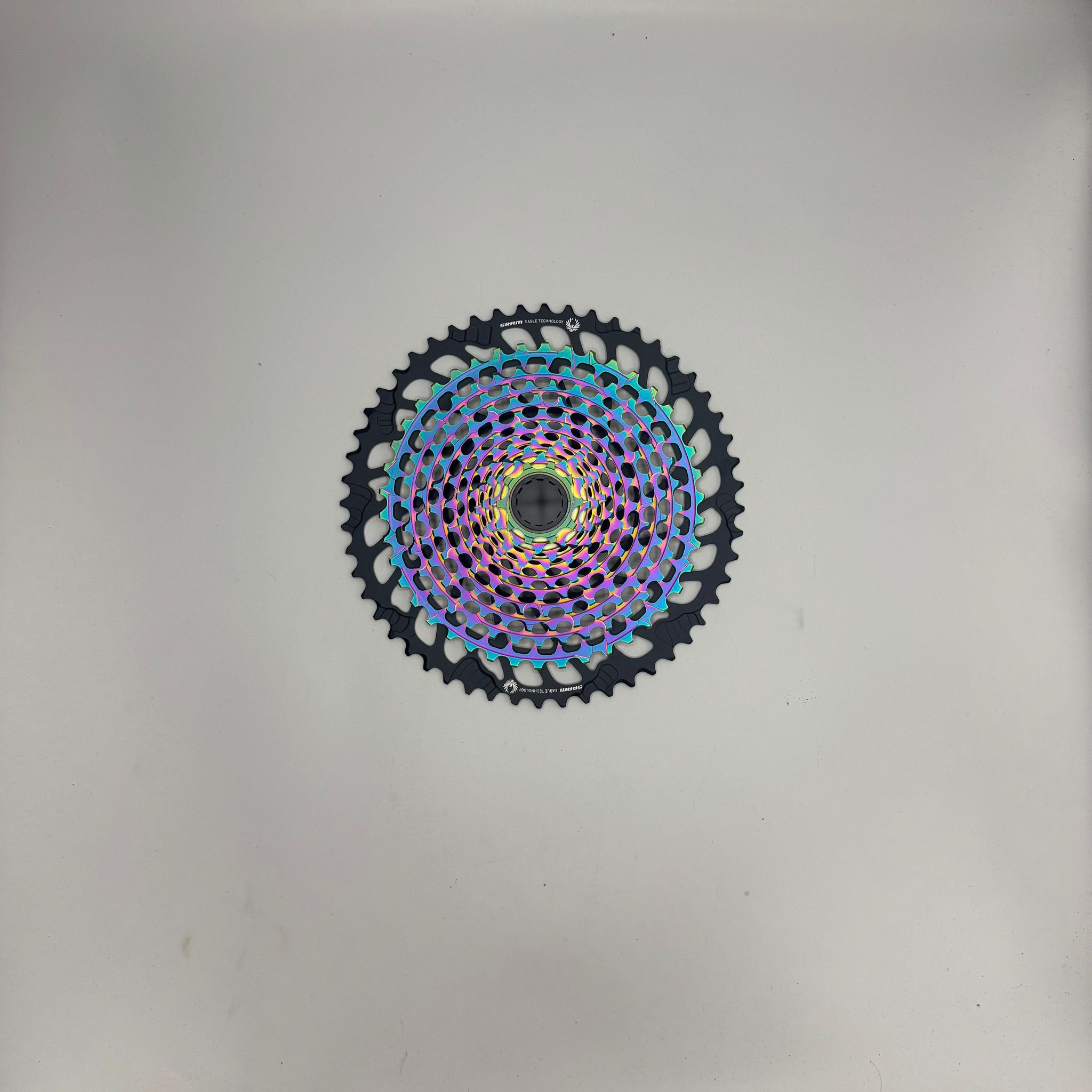 Diseñado para su uso con el probado y fiable cuerpo de transmisión XD™ de SRAM, este casete de 12 velocidades ofrece una gama de marchas óptima de 500 por ciento.